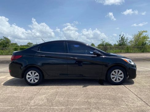 Used 2015 Hyundai Accent GLS FWD image 2