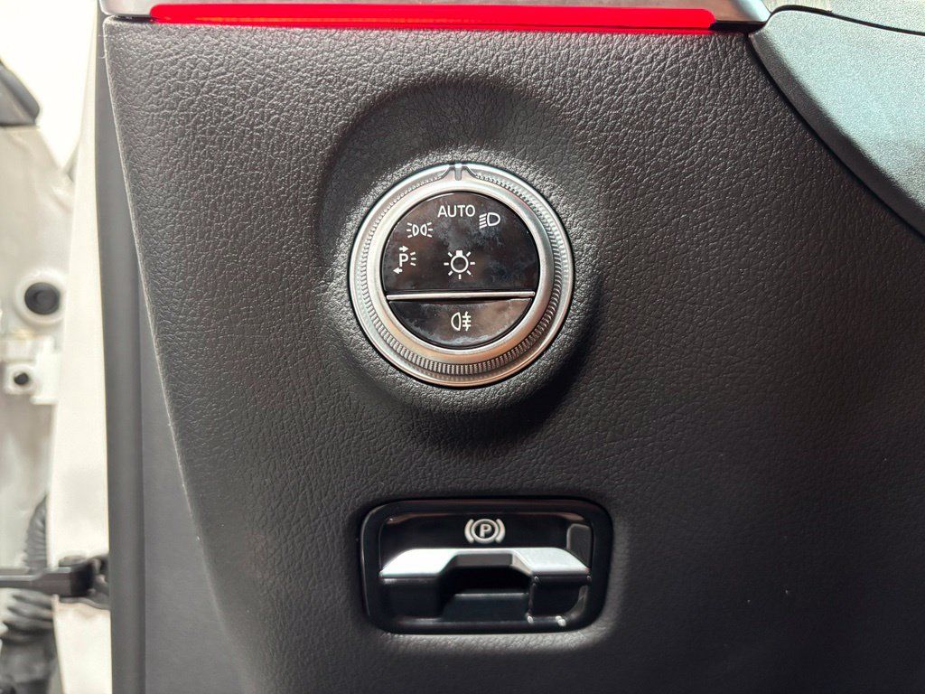 Used 2023 Mercedes-Benz C 300 Sedan image 16