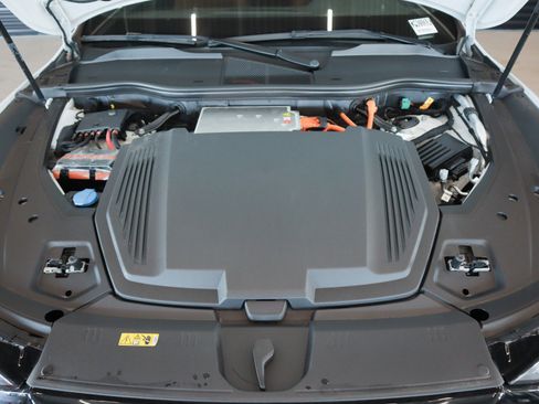 Used 2024 Audi Q8 e-tron Premium Plus image 4