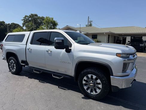 Used 2020 Chevrolet Silverado 2500 LTZ AWD/4WD image 3
