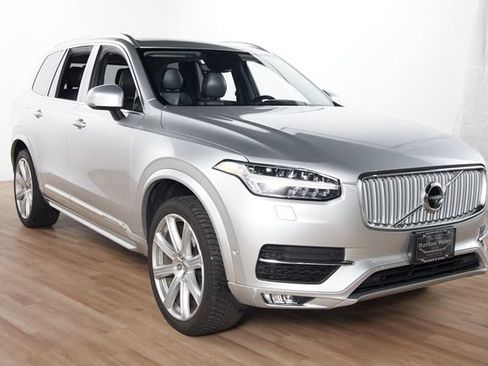 Used 2017 Volvo XC90 T6 Inscription w/ Vision Package AWD/4WD image 3
