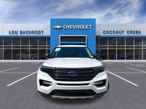 Used 2024 Ford Explorer XLT w/ Equipment Group 202A AWD/4WD image 3