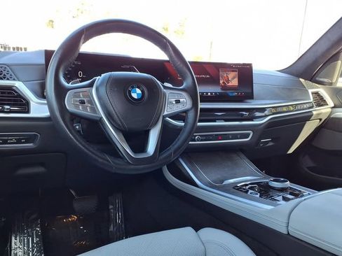 Used 2024 BMW X7 xDrive40i AWD/4WD image 11