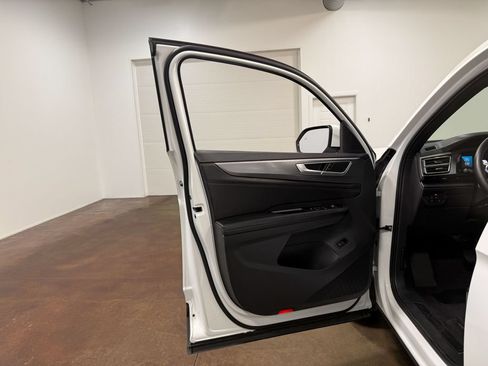 Used 2024 Volkswagen Atlas Cross Sport SE w/ Panoramic Sunroof Package AWD/4WD image 57