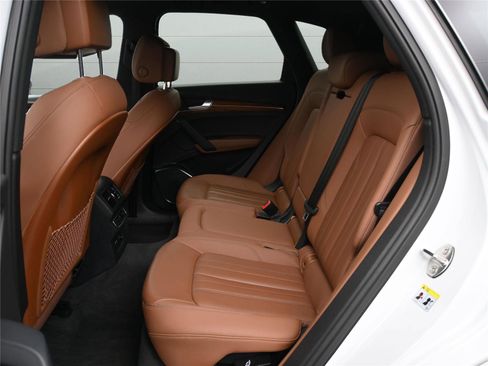 Used 2023 Audi Q5 2.0T Premium w/ Convenience Package image 8