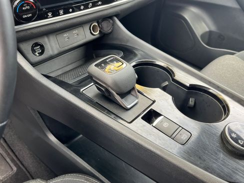 Used 2025 Nissan Rogue SV image 43