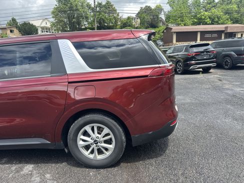 Used 2024 Kia Carnival LX FWD image 8