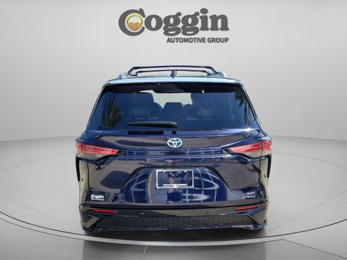 Certified 2024 Toyota Sienna XSE FWD image 3