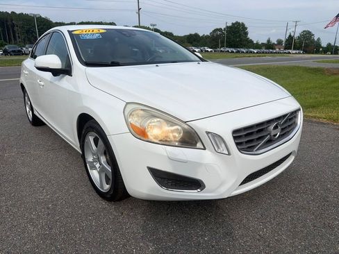 Used 2013 Volvo S60 T5 FWD image 2