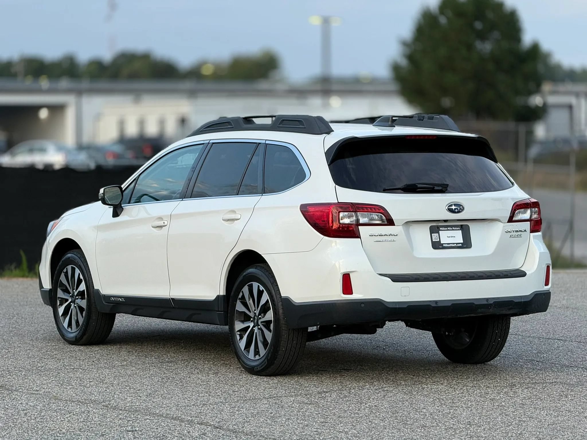 Used 2017 Subaru Outback 2.5i Limited AWD/4WD image 10