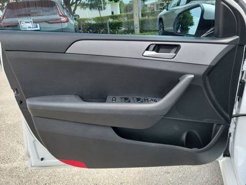 Used 2019 Hyundai Sonata SE FWD image 11