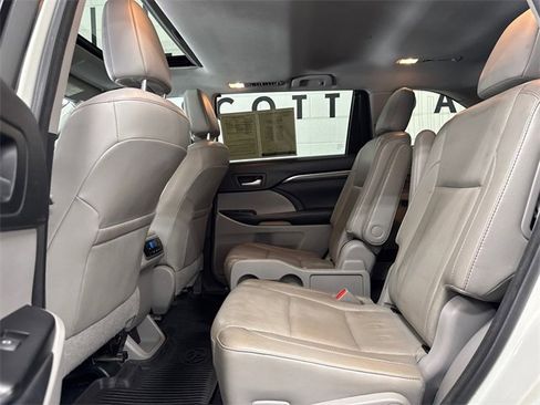 Used 2017 Toyota Highlander Limited image 21