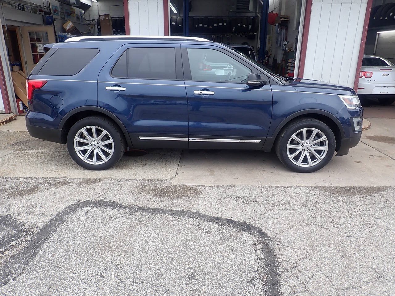 Used 2016 Ford Explorer Limited AWD/4WD image 25