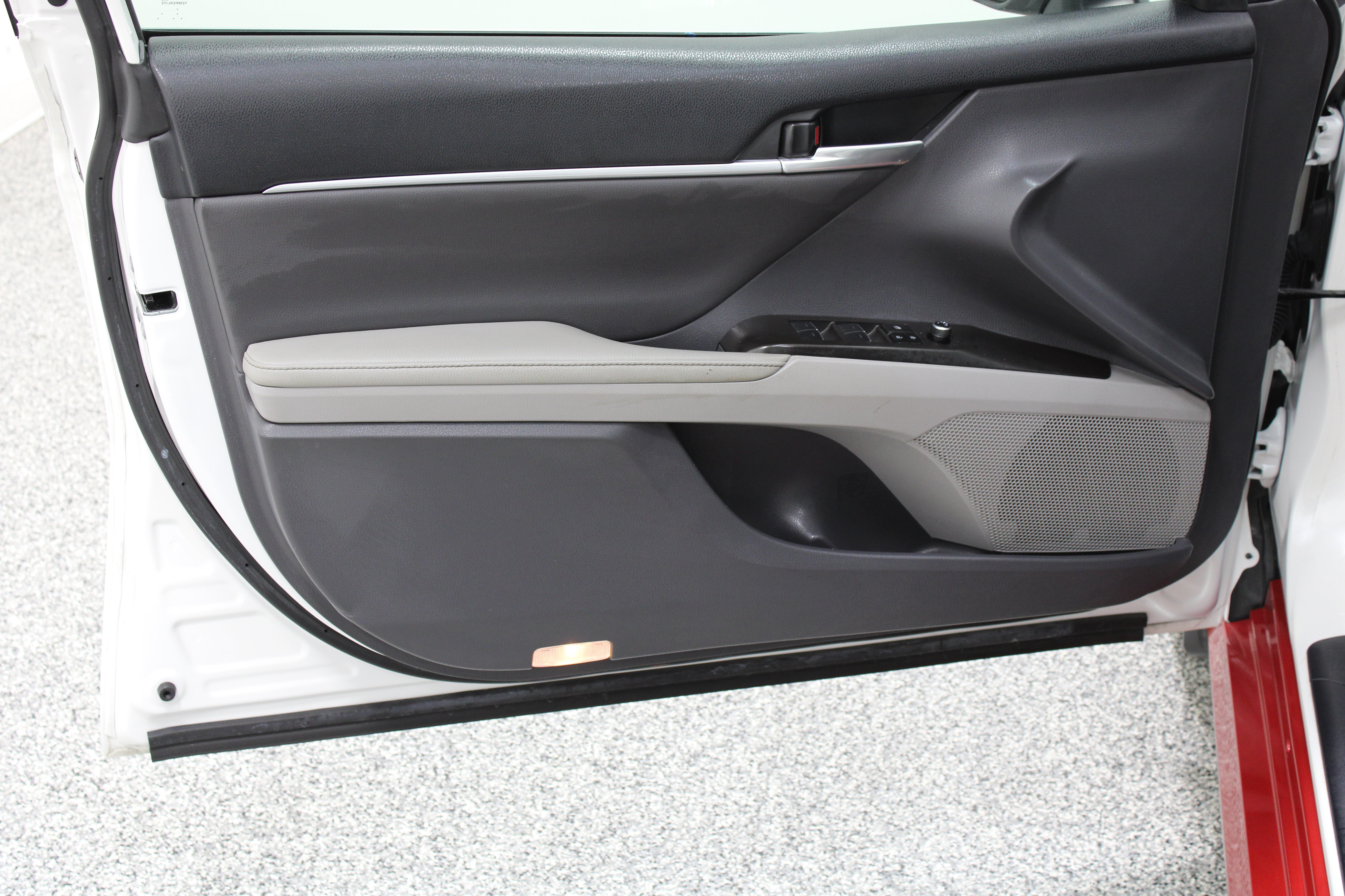 Used 2023 Toyota Camry XLE FWD image 12