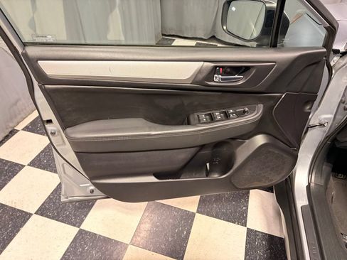 Used 2018 Subaru Outback 2.5i Premium AWD/4WD image 16