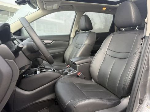 Used 2020 Nissan Rogue SL w/ Premium Package image 12