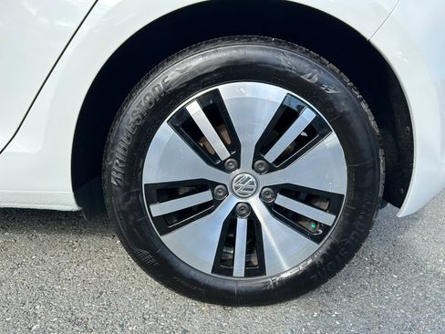 Used 2015 Volkswagen e-Golf SEL Premium image 60