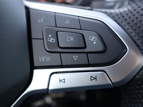 Used 2021 Volkswagen Atlas Cross Sport SE image 18