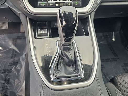 Used 2025 Subaru Outback Premium image 31