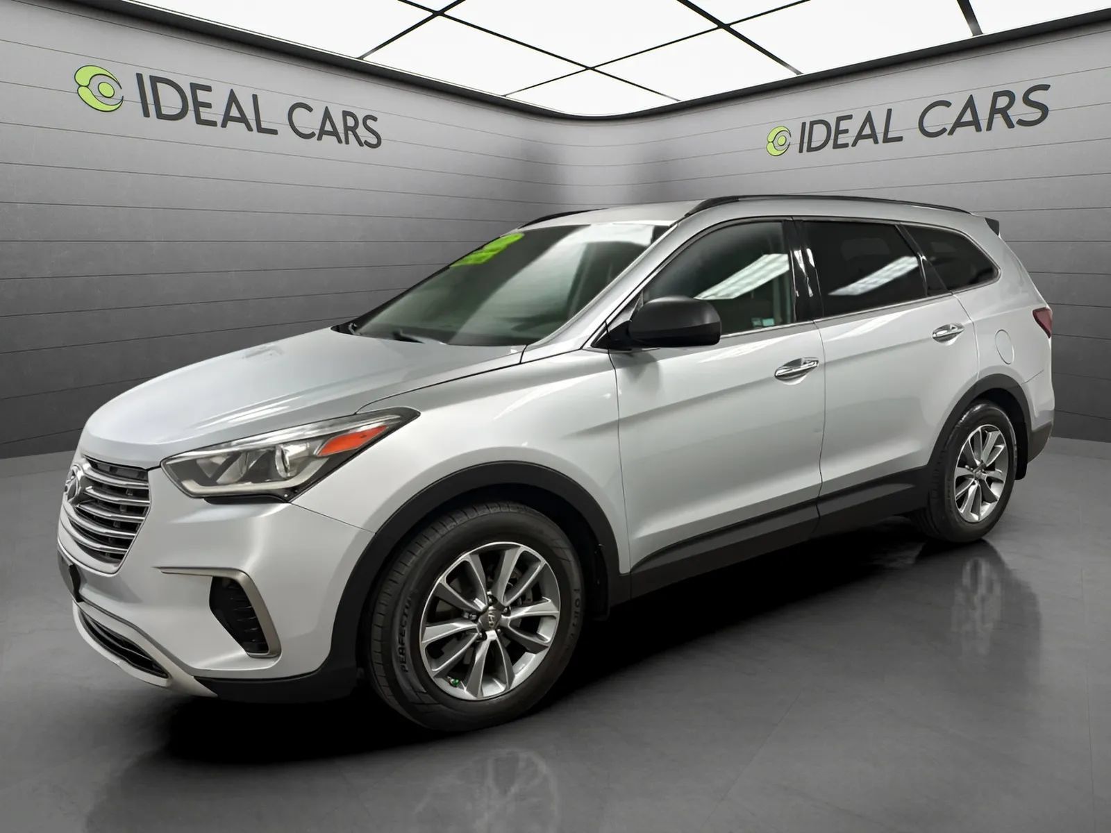Used 2017 Hyundai Santa Fe SE FWD image 1