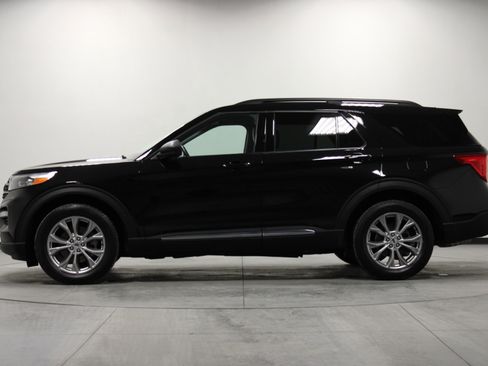 Used 2022 Ford Explorer XLT w/ Equipment Group 202A image 7
