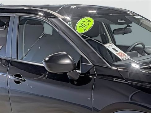 Used 2024 Nissan Rogue S AWD/4WD image 16