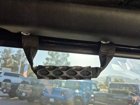 Used 2018 Jeep Wrangler Unlimited Rubicon image 38