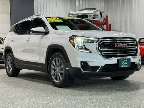 Certified 2024 GMC Terrain SLT w/ Infotainment Package II AWD/4WD image 7