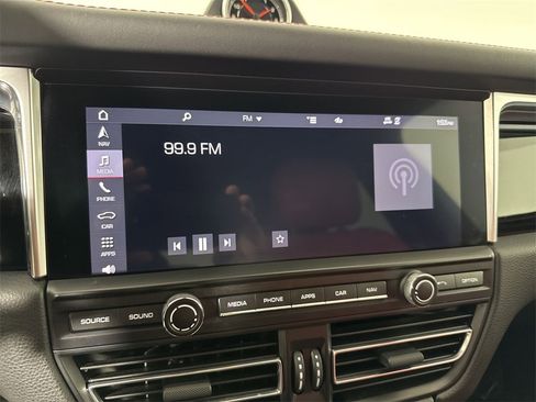 Certified 2021 Porsche Macan S image 28