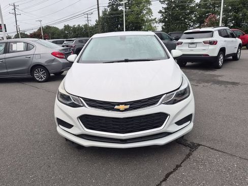 Used 2018 Chevrolet Cruze LT w/ Convenience Package FWD image 8