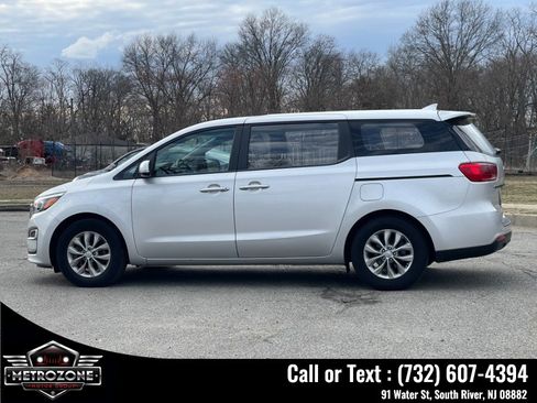 Used 2019 Kia Sedona L FWD image 4