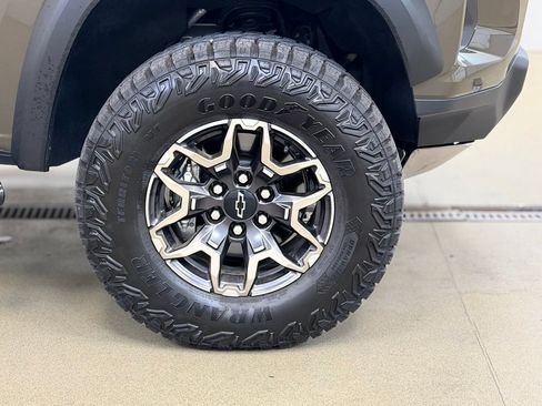 Used 2024 Chevrolet Colorado ZR2 w/ Safety Package AWD/4WD image 4