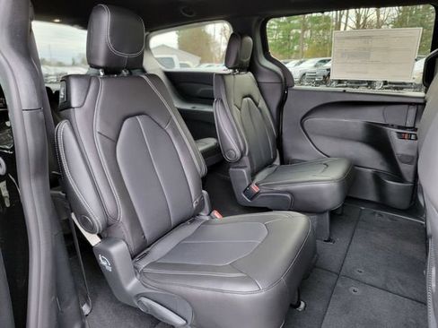 New 2026 Chrysler Pacifica Select w/ S Appearance Package AWD/4WD image 23