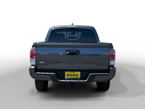 Used 2023 Toyota Tacoma TRD Off-Road w/ Technology Package AWD/4WD image 4