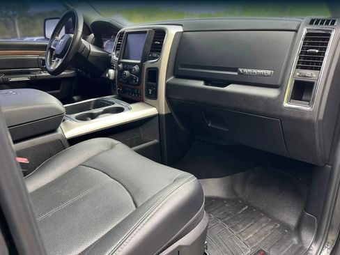 Used 2018 RAM 1500 Laramie w/ Convenience Group AWD/4WD image 10