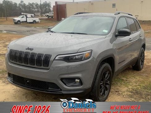 Used 2023 Jeep Cherokee Altitude Lux image 1
