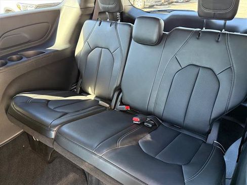 Used 2025 Chrysler Voyager LX FWD image 30