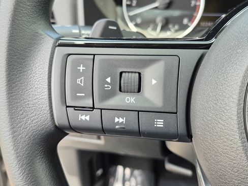Certified 2023 Nissan Rogue SV FWD image 28
