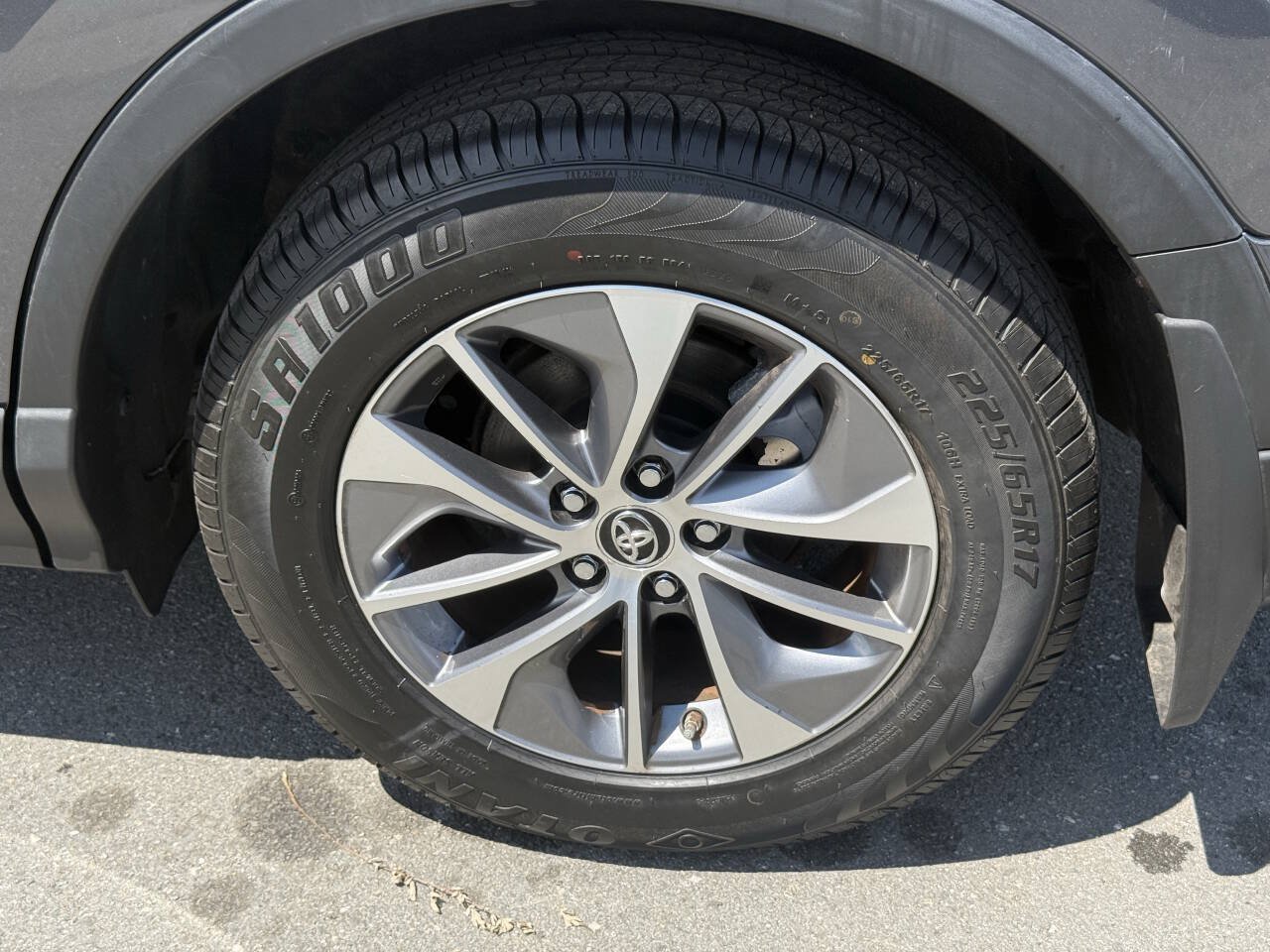 Used 2016 Toyota RAV4 XLE AWD/4WD image 35