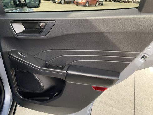 Used 2022 Ford Escape SE w/ Cold Weather Package image 15