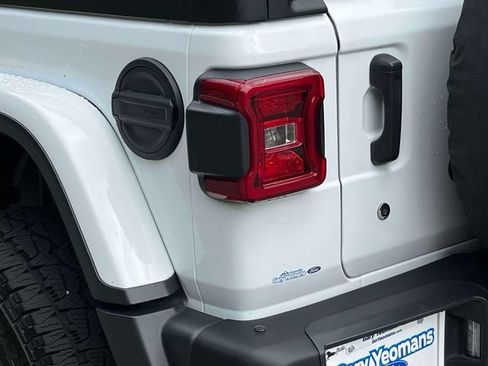 Used 2018 Jeep Wrangler Unlimited Rubicon AWD/4WD image 11