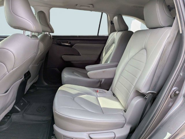 Used 2023 Toyota Highlander XLE FWD image 15
