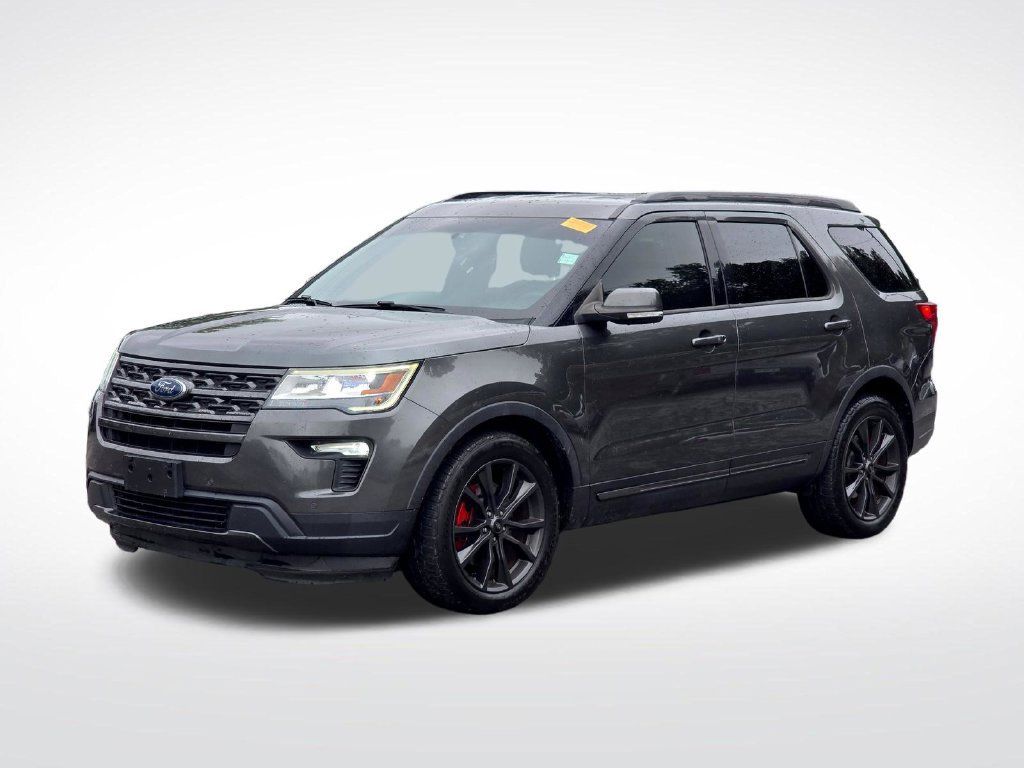 Used 2018 Ford Explorer XLT w/ Equipment Group 202A FWD image 2
