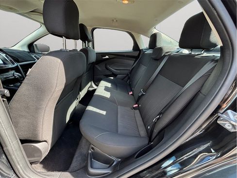Used 2015 Ford Focus SE FWD image 29