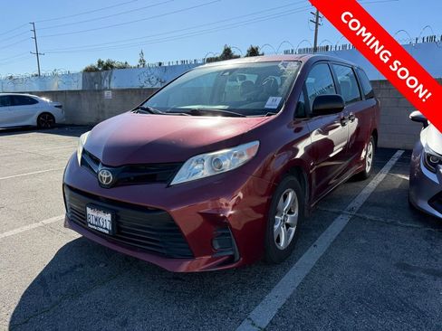 Used 2018 Toyota Sienna L image 3
