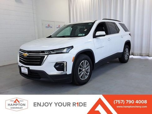 Used 2023 Chevrolet Traverse LT w/ Rear Camera Mirror Package AWD/4WD image 1