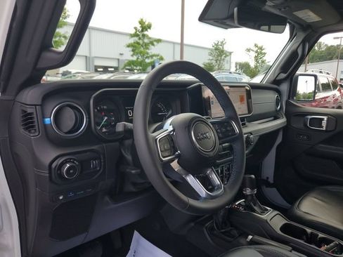 Certified 2024 Jeep Wrangler High Altitude AWD/4WD image 19