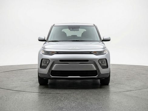Used 2025 Kia Soul LX w/ LX Technology Package FWD image 1