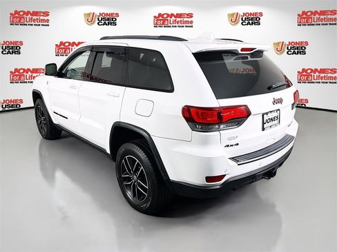 Used 2017 Jeep Grand Cherokee Trailhawk image 2