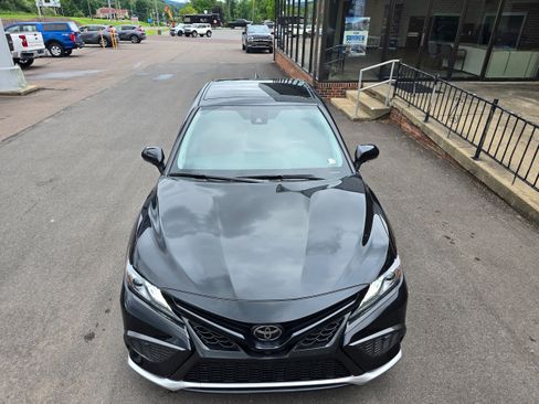 Used 2021 Toyota Camry XSE w/ Navigation Package FWD image 3